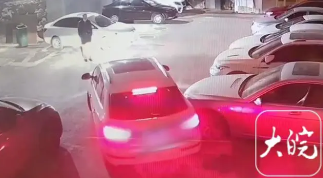 吃醉蟹、甩鍋代駕、棄車逃跑……民警遇到的那些離譜酒駕現(xiàn)場(chǎng)