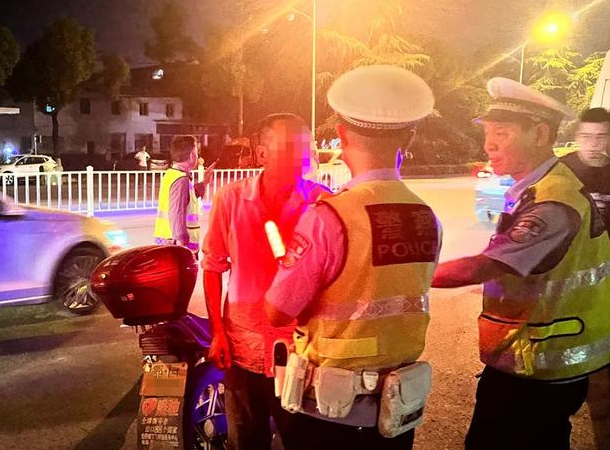 醉酒駕駛機動車記幾分,直擊查酒駕現場!荊門一男子稱“只喝了一杯白酒”,結果… 醉酒駕駛機動車記幾分,直擊查酒駕現場!荊門一男子稱“只喝了一杯白酒”,結果…